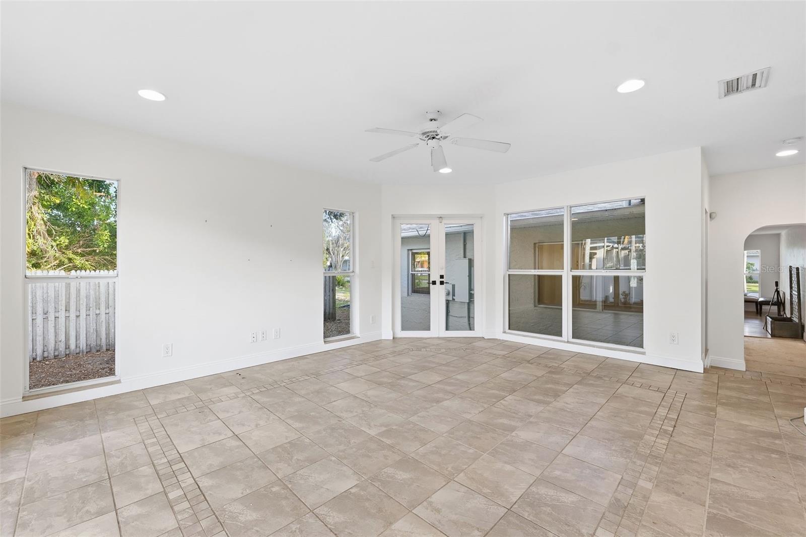 Image 5 of 17 For 218 Catalan Boulevard Ne