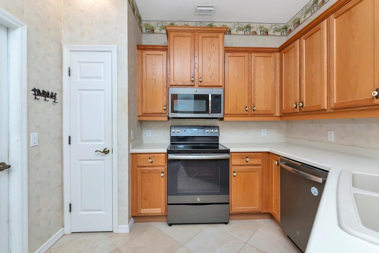 Image 14 of 40 For 1494 Millbrook Circle