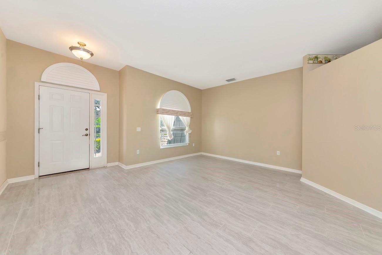 Image 4 of 40 For 1494 Millbrook Circle