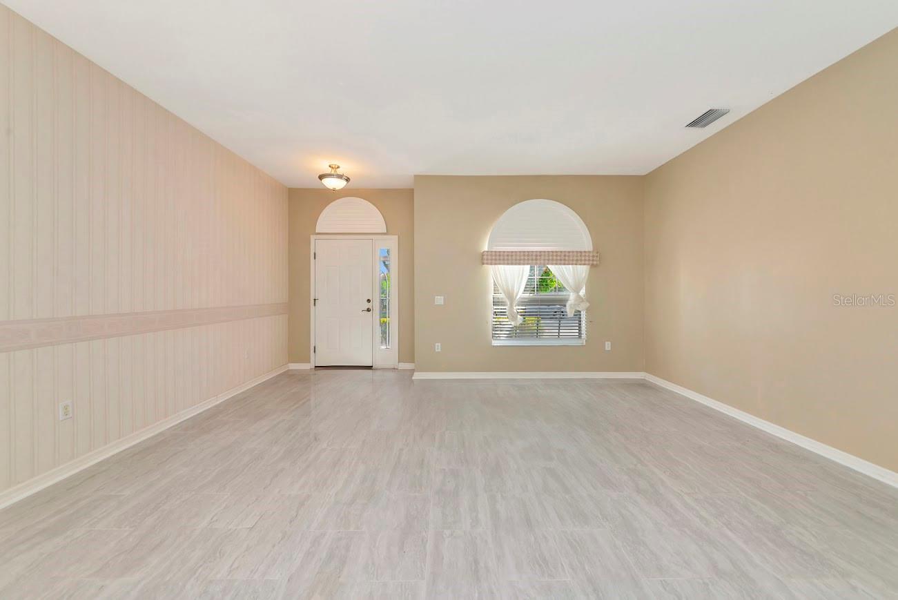 Image 5 of 40 For 1494 Millbrook Circle