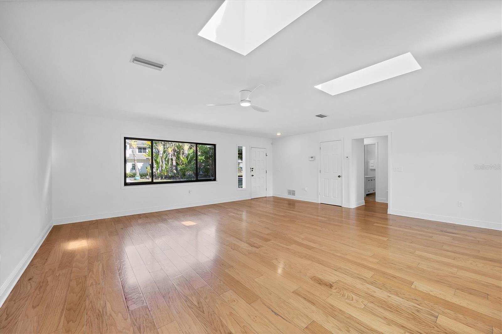 Image 7 of 39 For 1632 Worrington Street