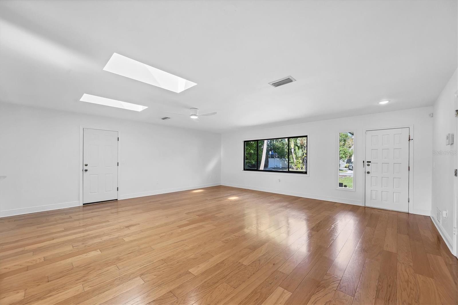 Image 8 of 39 For 1632 Worrington Street