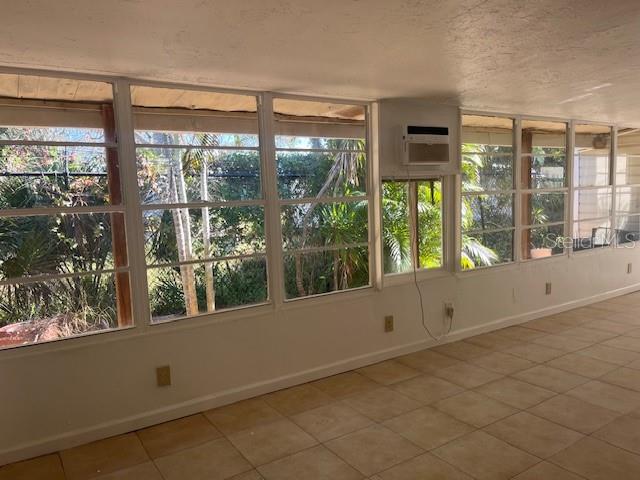 Image 14 of 49 For 10315 Cortez Rd W  1b