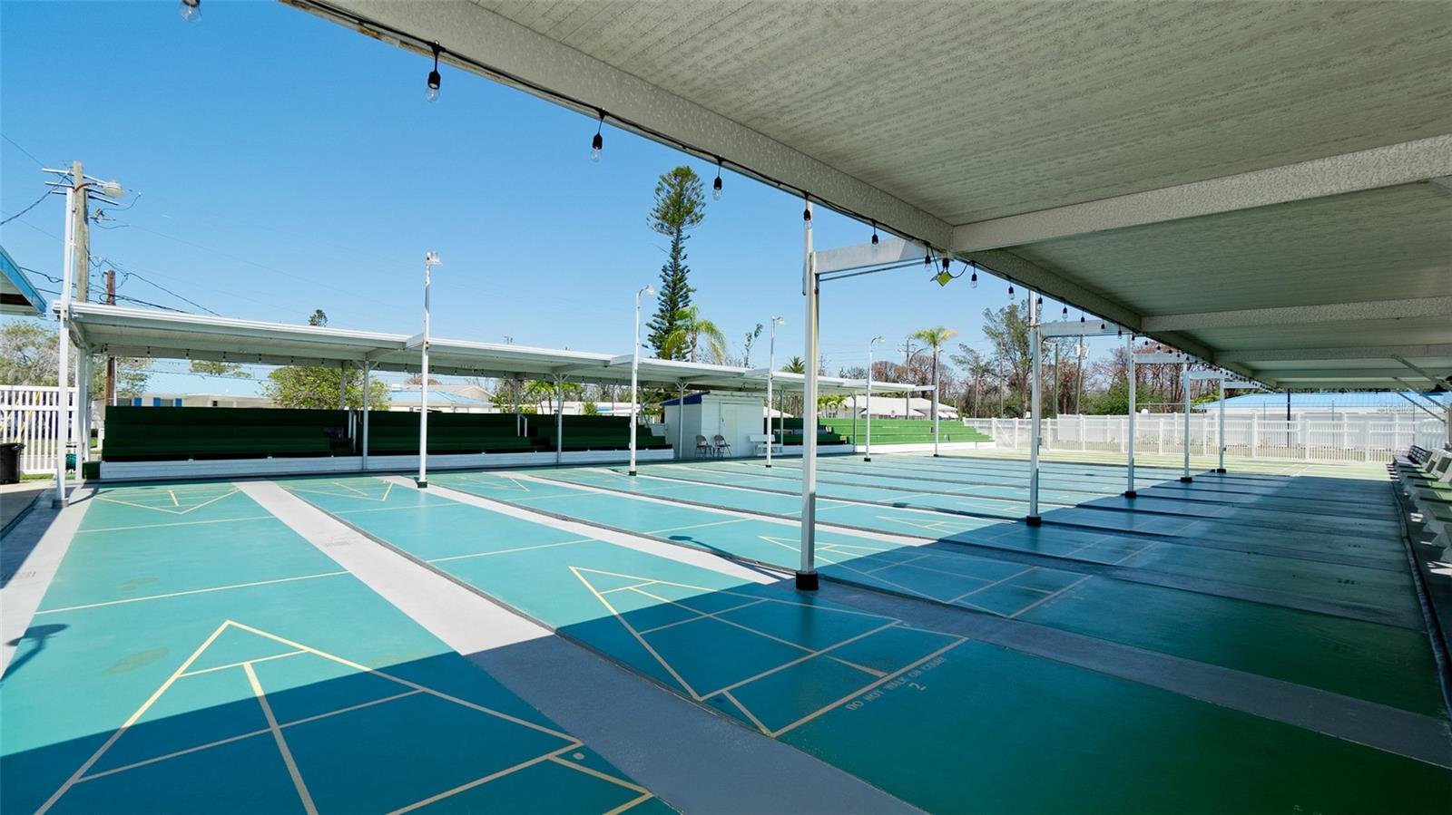 Image 36 of 49 For 10315 Cortez Rd W  1b