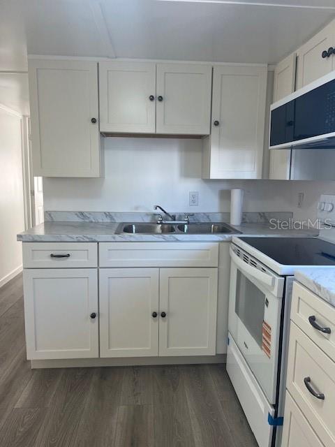 Image 9 of 49 For 10315 Cortez Rd W  1b