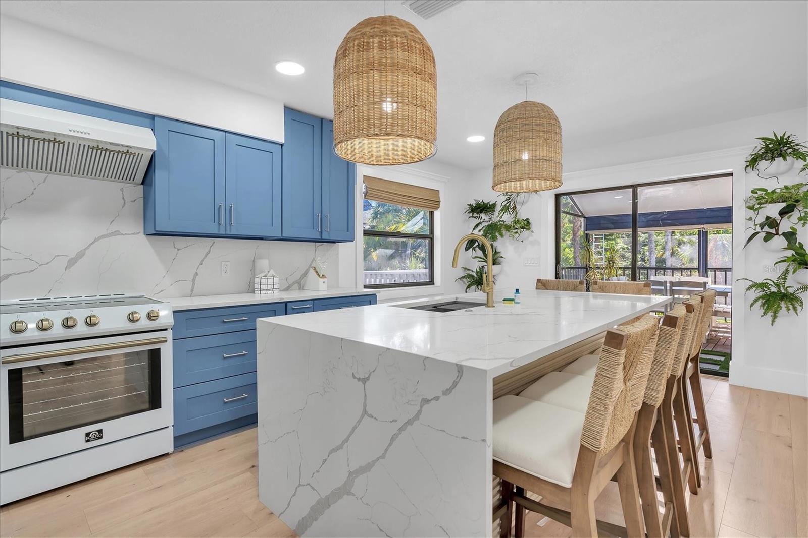 Image 15 of 77 For 4004 Bayside Court