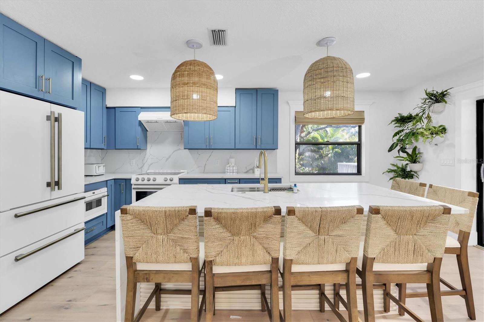 Image 16 of 77 For 4004 Bayside Court