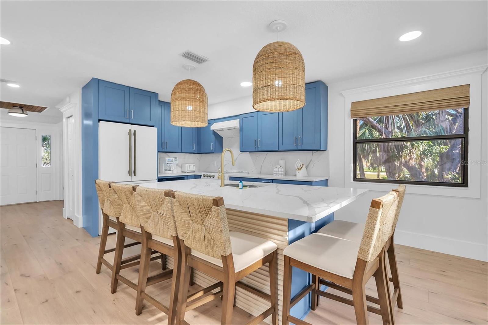 Image 17 of 77 For 4004 Bayside Court