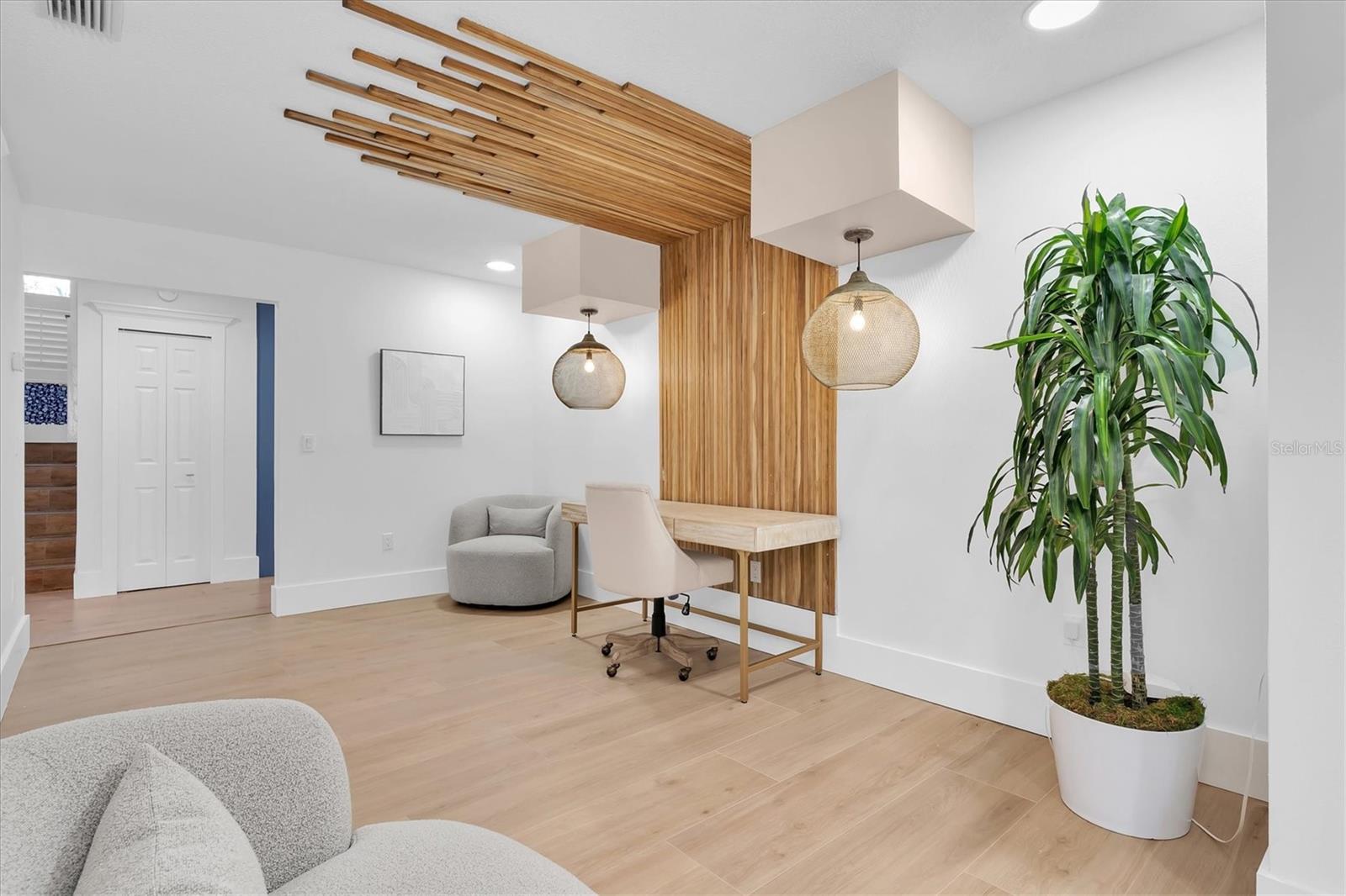 Image 19 of 77 For 4004 Bayside Court