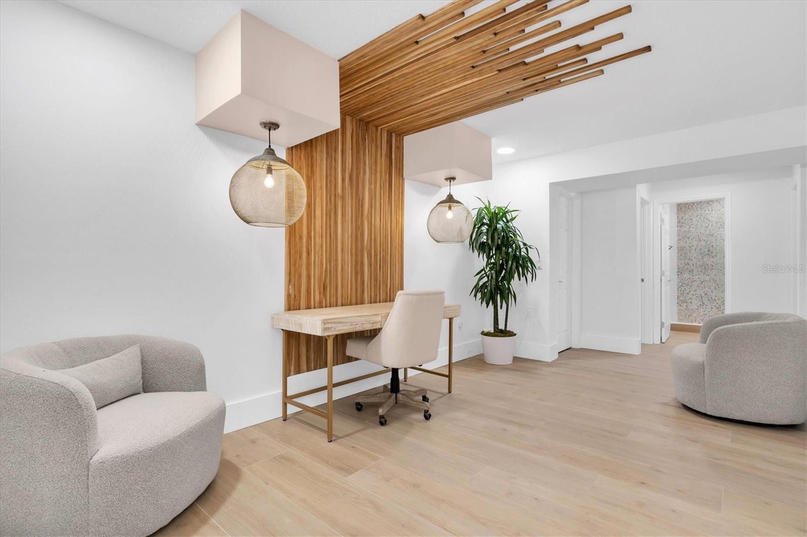 Image 20 of 77 For 4004 Bayside Court