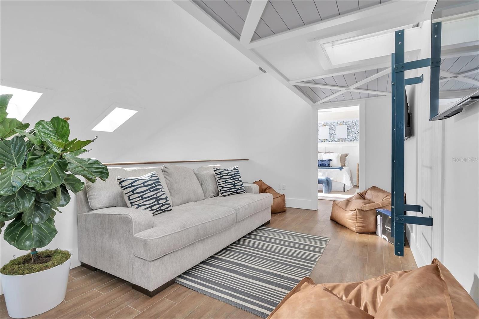 Image 21 of 77 For 4004 Bayside Court