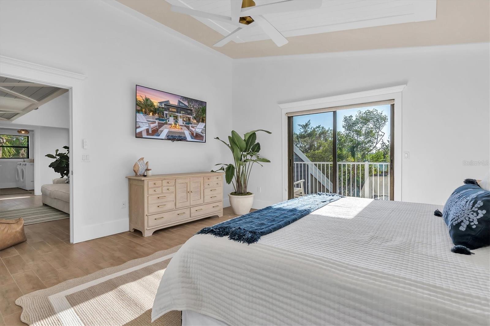 Image 23 of 77 For 4004 Bayside Court