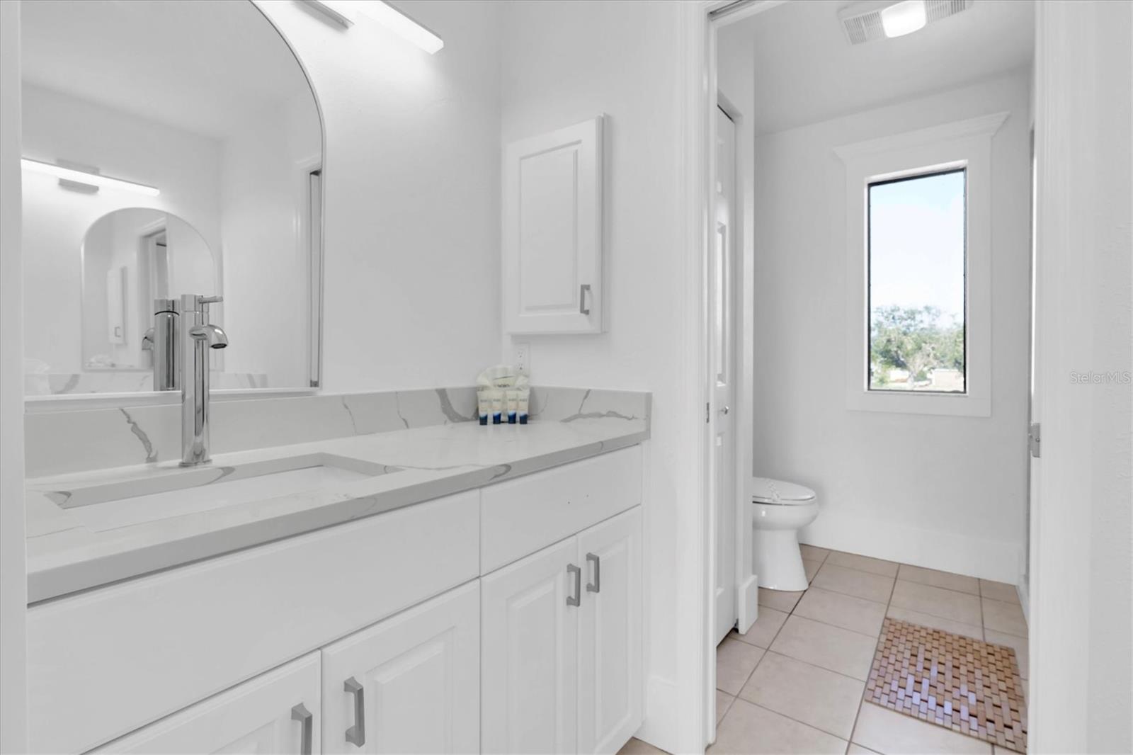 Image 26 of 77 For 4004 Bayside Court