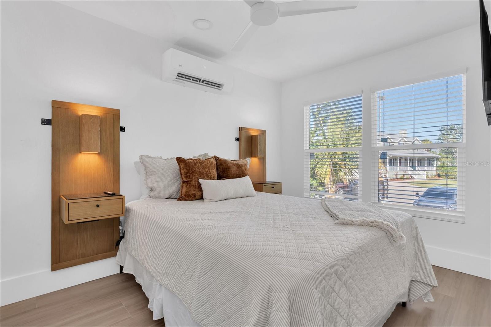 Image 31 of 77 For 4004 Bayside Court