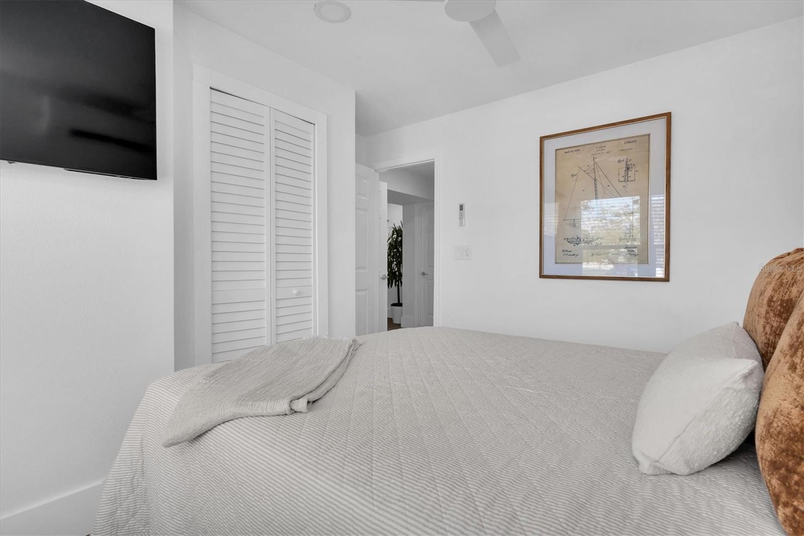 Image 32 of 77 For 4004 Bayside Court