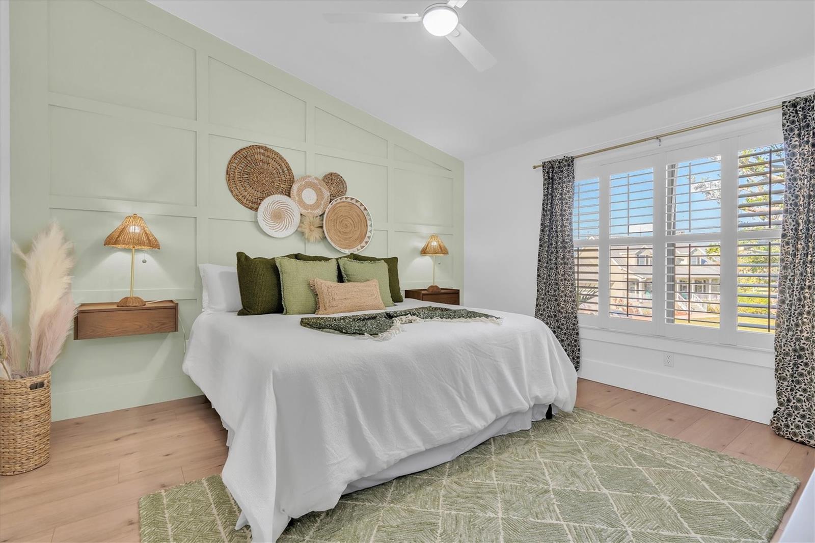 Image 37 of 77 For 4004 Bayside Court