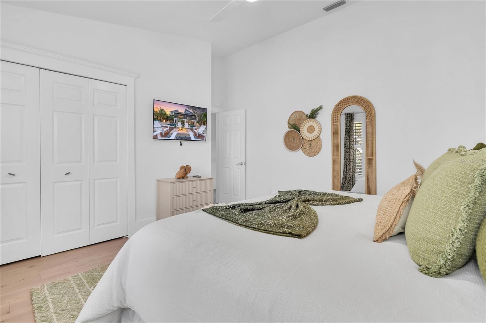 Image 38 of 77 For 4004 Bayside Court