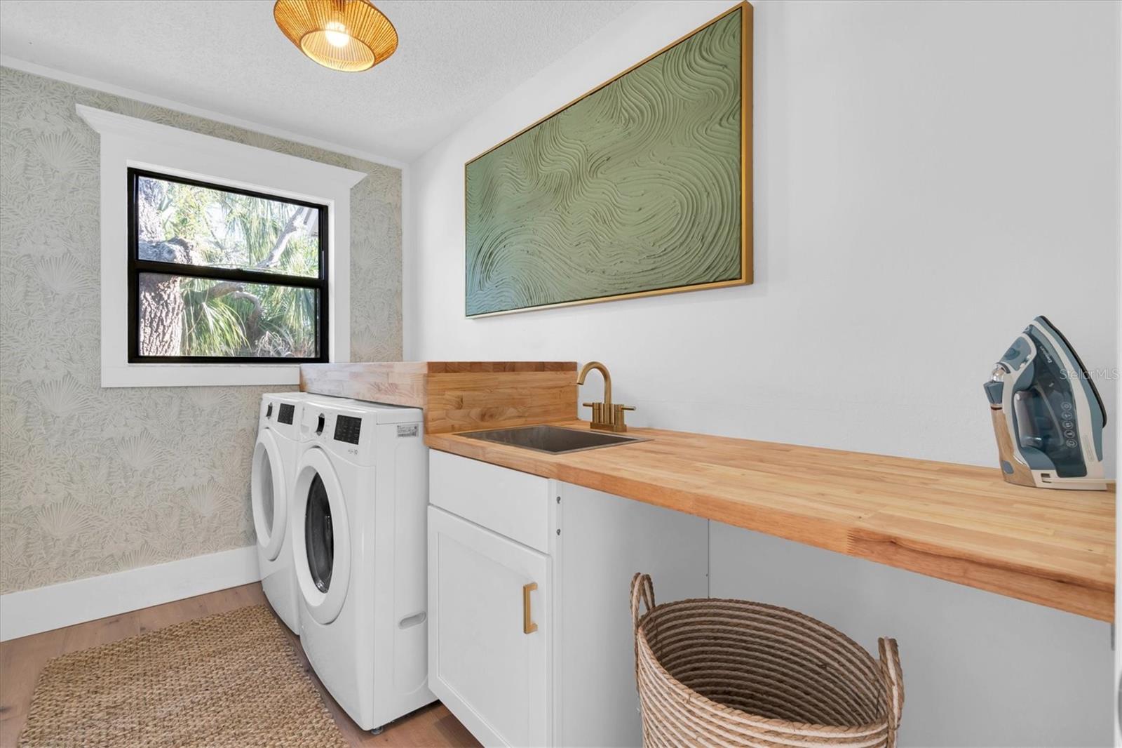 Image 39 of 77 For 4004 Bayside Court