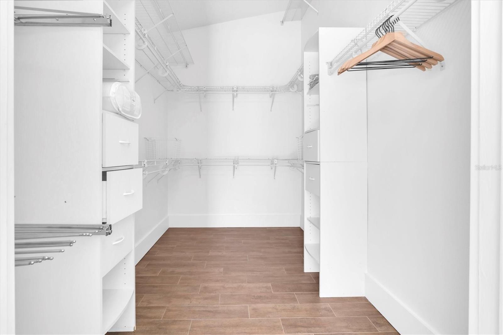 Image 42 of 77 For 4004 Bayside Court