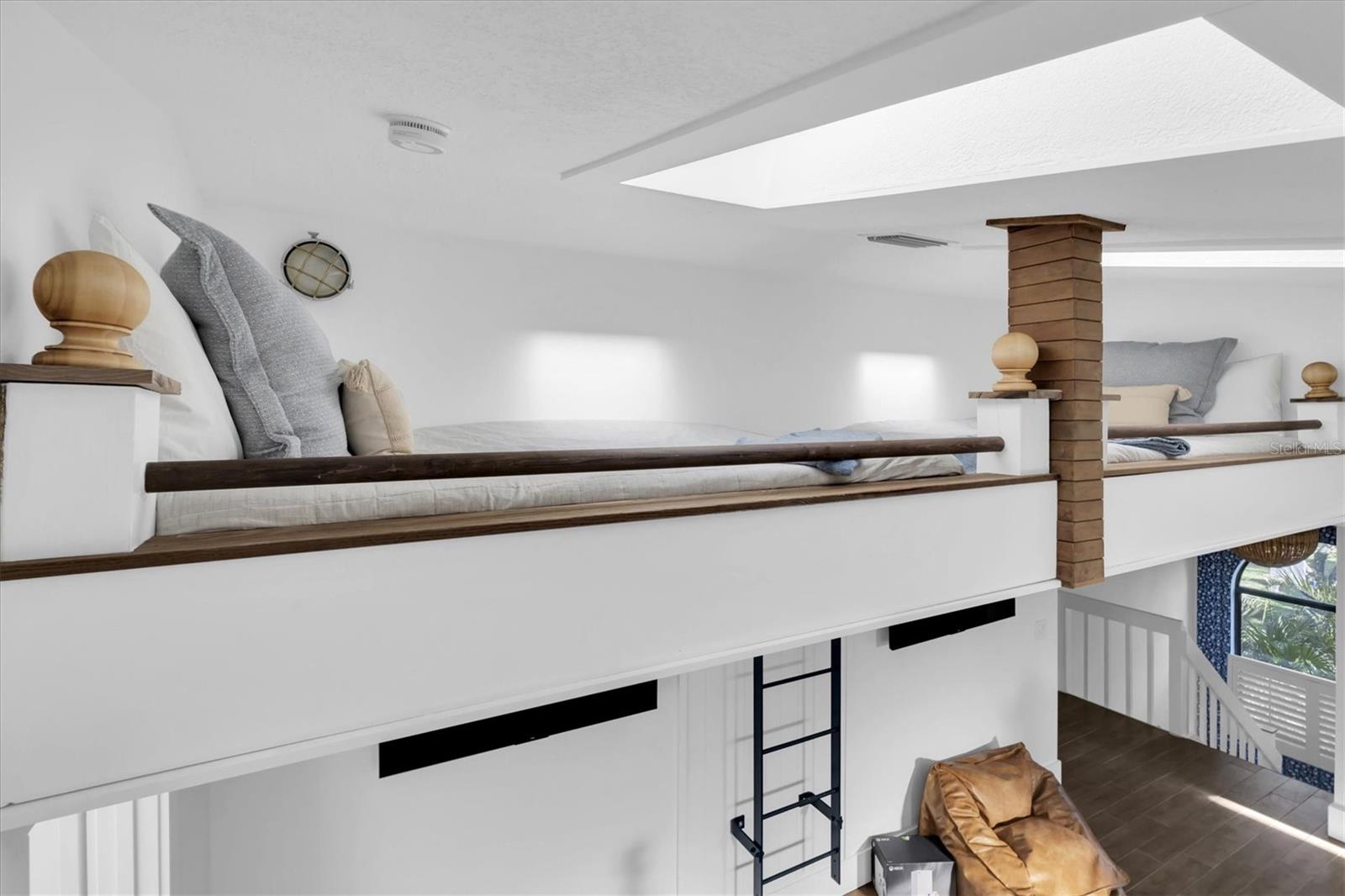 Image 43 of 77 For 4004 Bayside Court