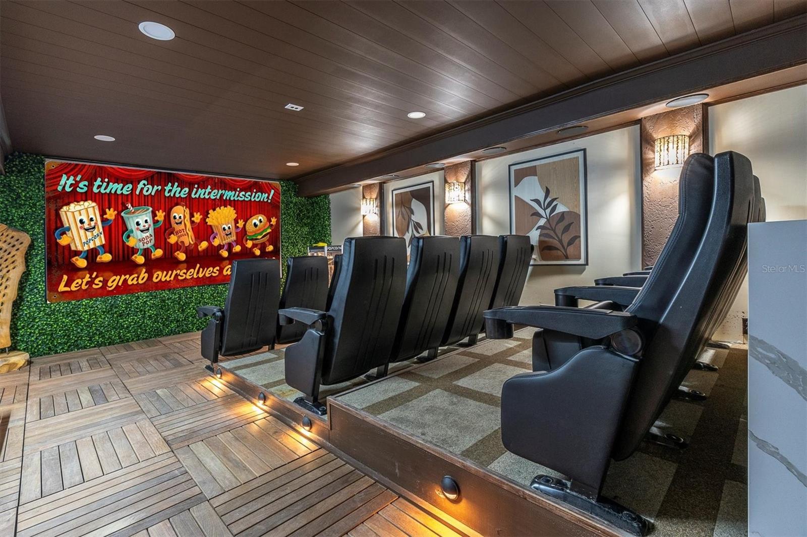 Image 7 of 77 For 4004 Bayside Court