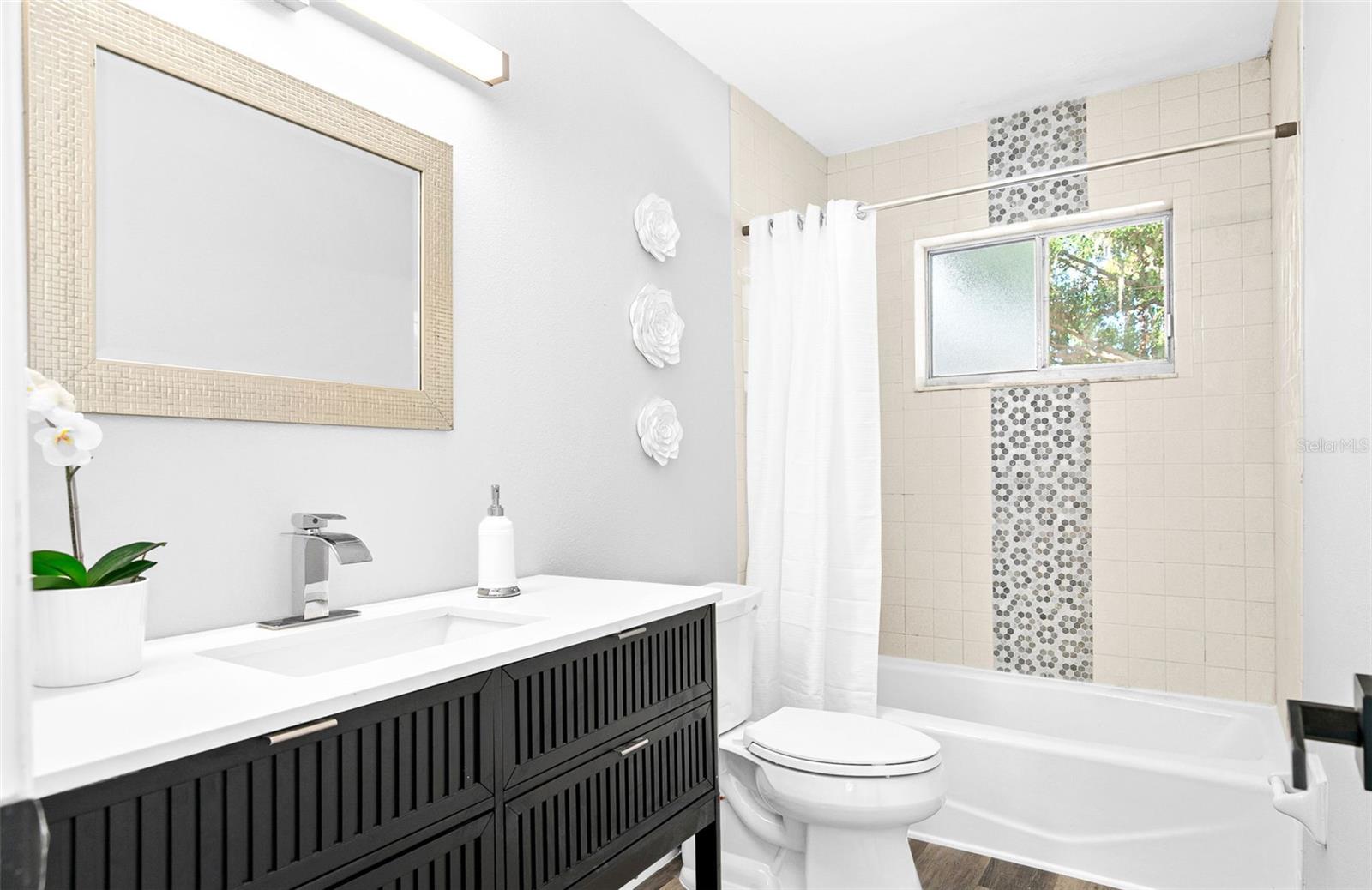 Image 21 of 38 For 4697 Linwood Street