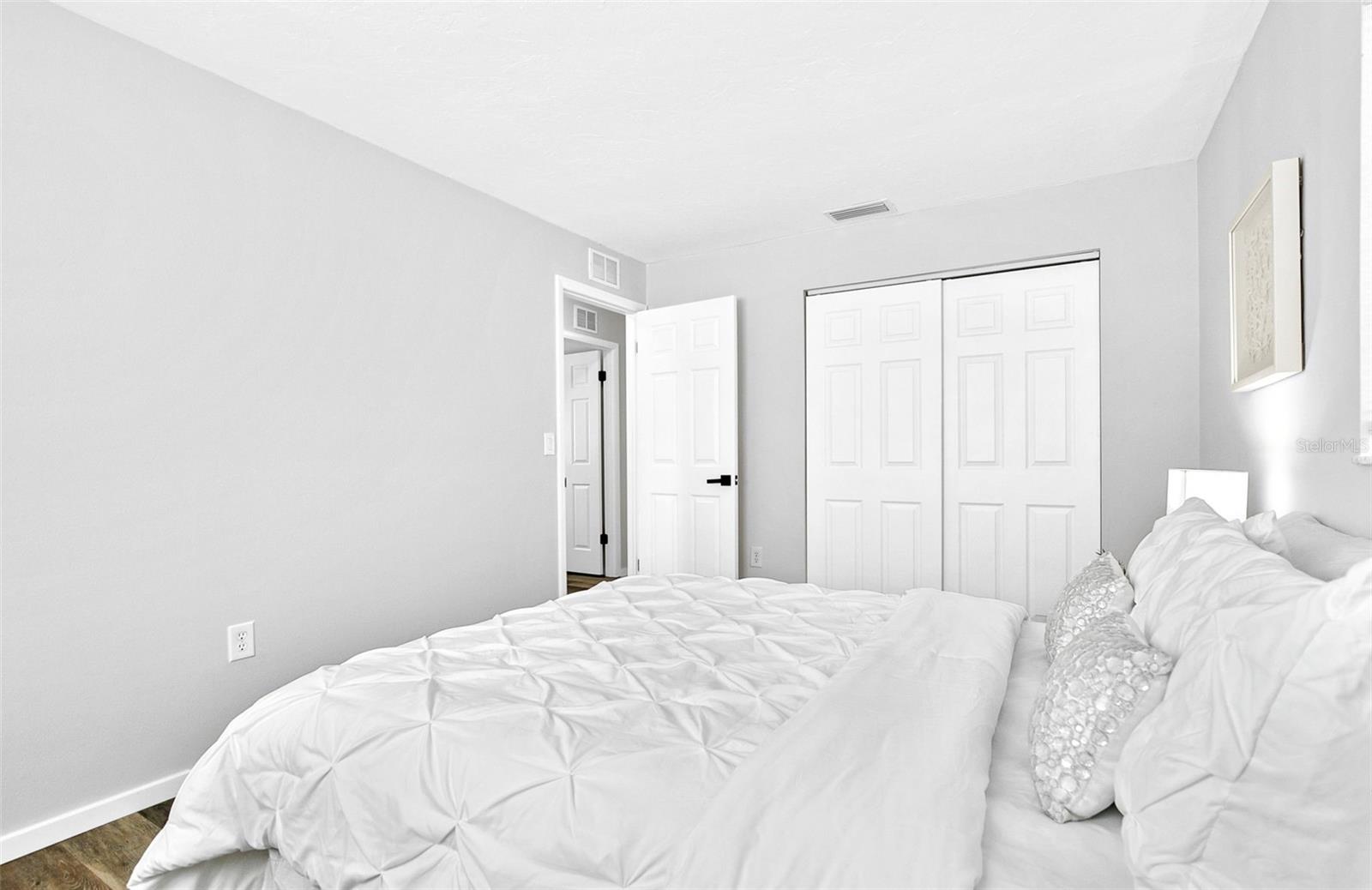 Image 25 of 38 For 4697 Linwood Street