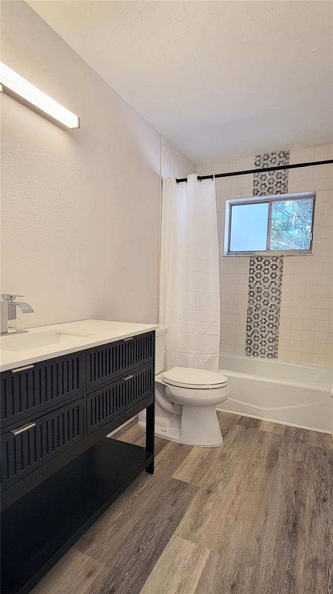 Image 8 of 38 For 4697 Linwood Street