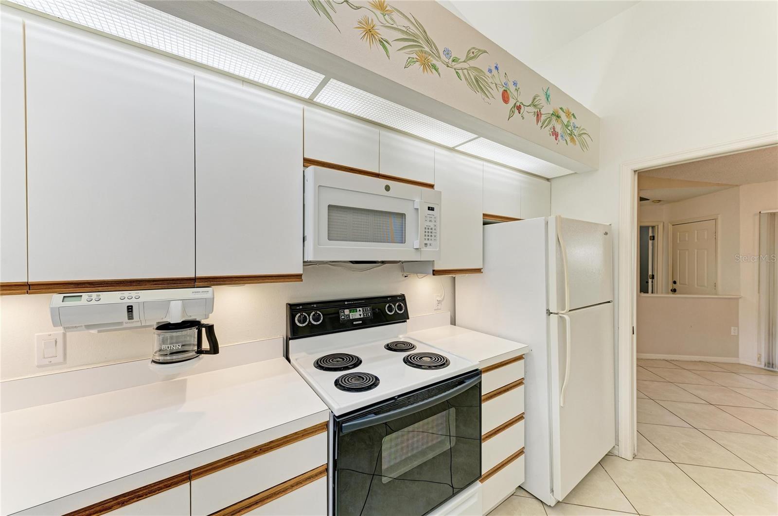 Image 14 of 62 For 101 Southampton Place N 248