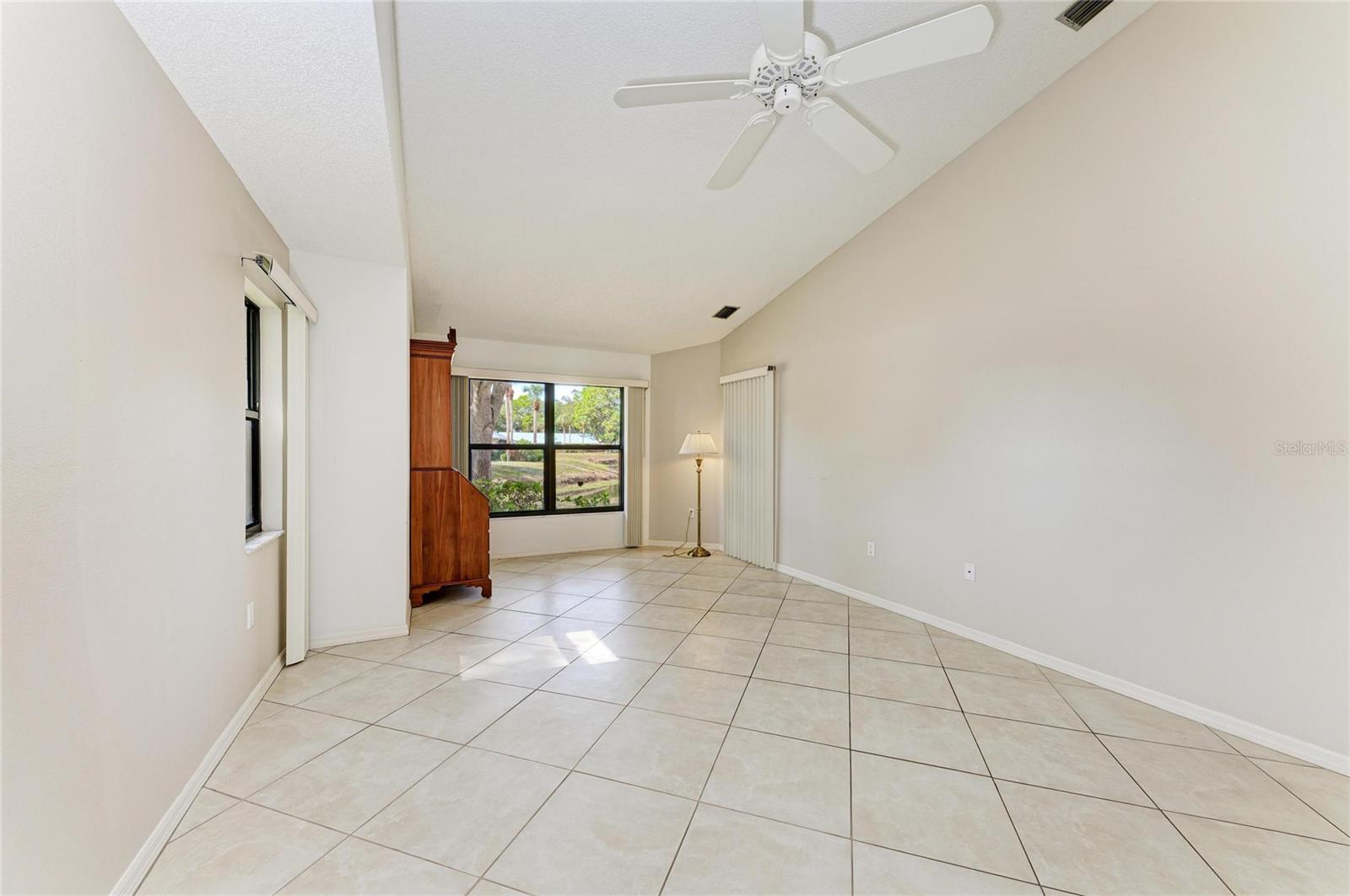 Image 21 of 62 For 101 Southampton Place N 248