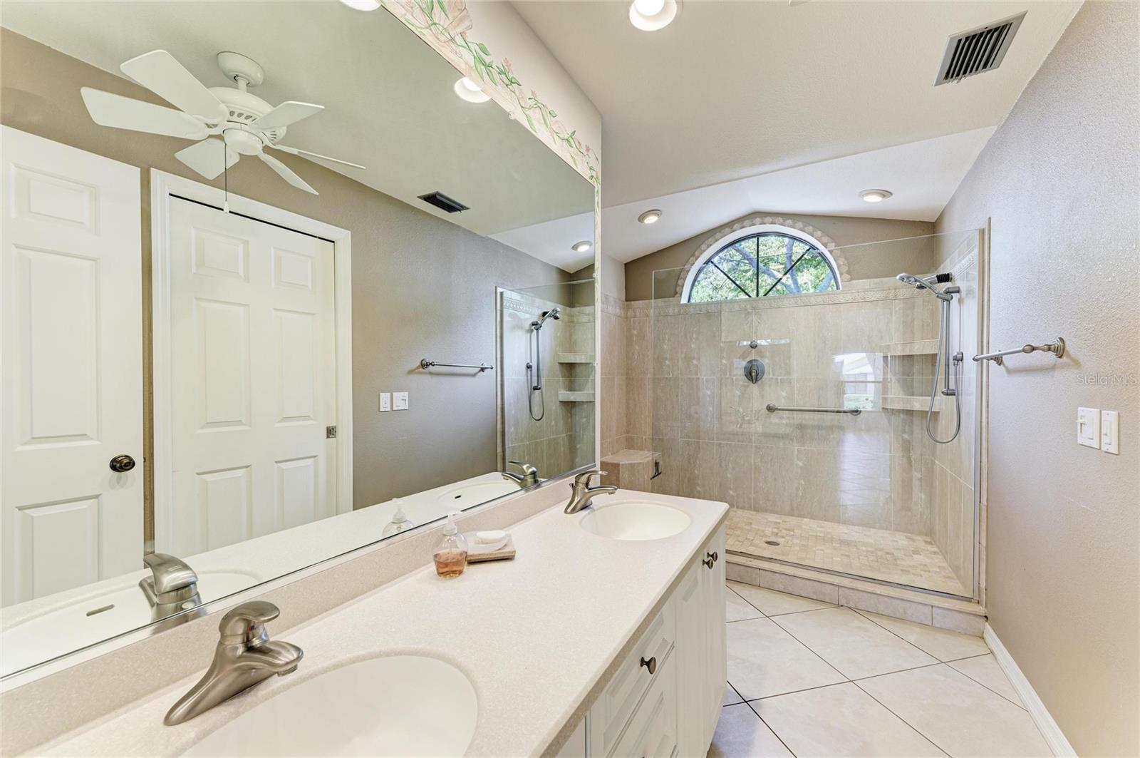 Image 23 of 62 For 101 Southampton Place N 248