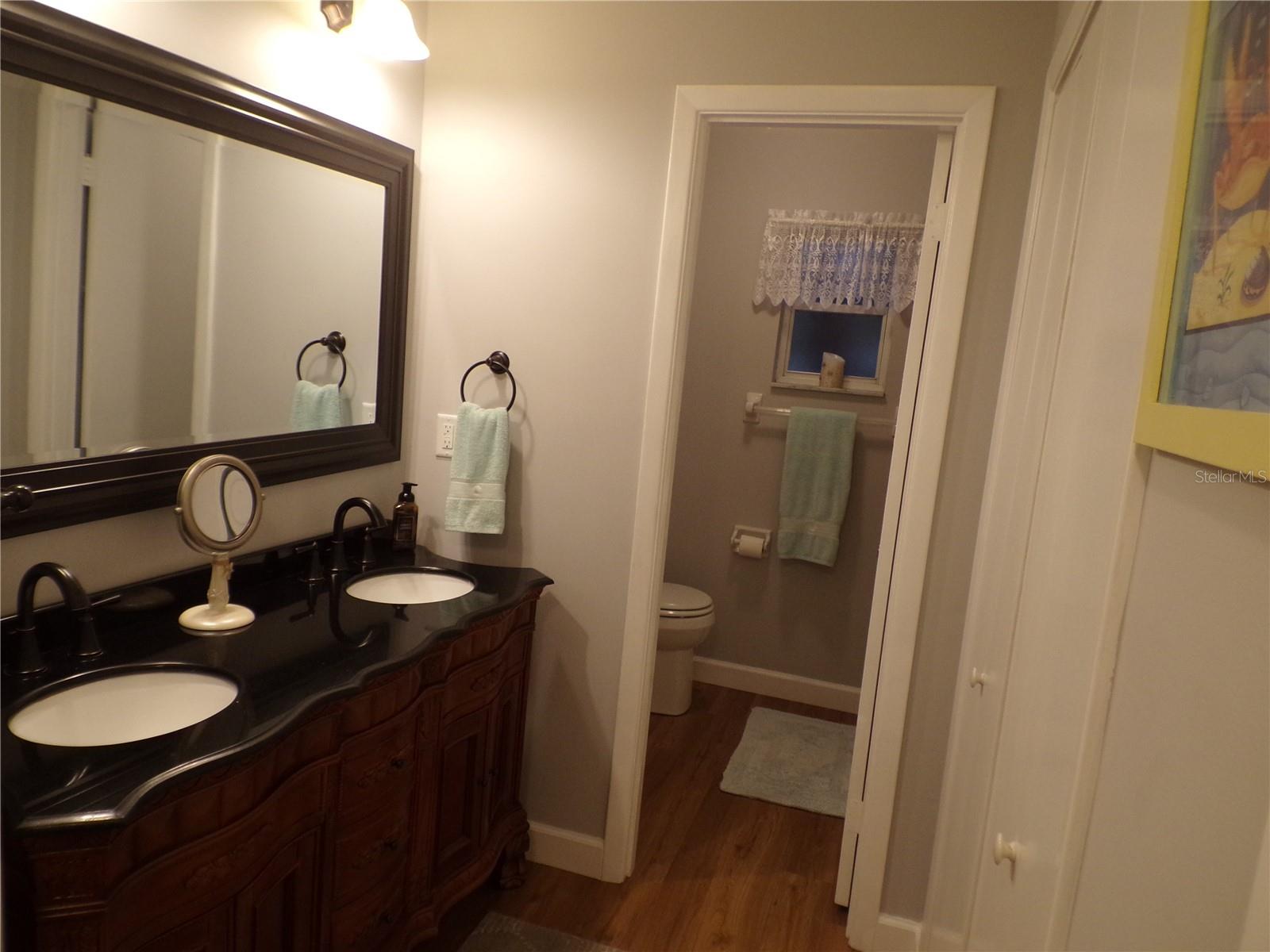 Image 21 of 54 For 608 Park Circle