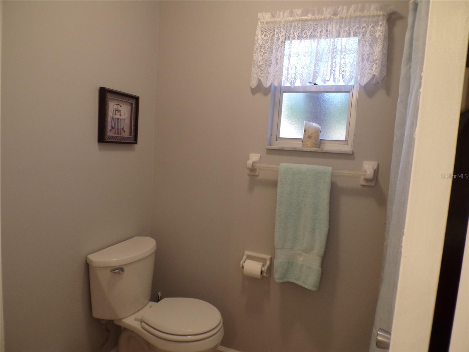 Image 28 of 54 For 608 Park Circle