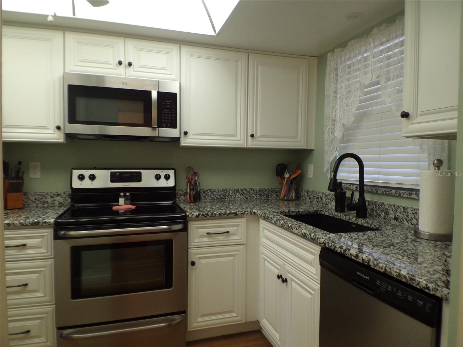 Image 7 of 54 For 608 Park Circle