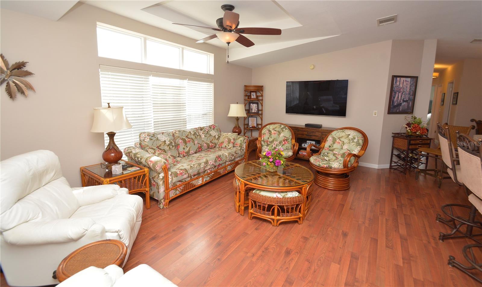 Image 5 of 31 For 717 Carefree