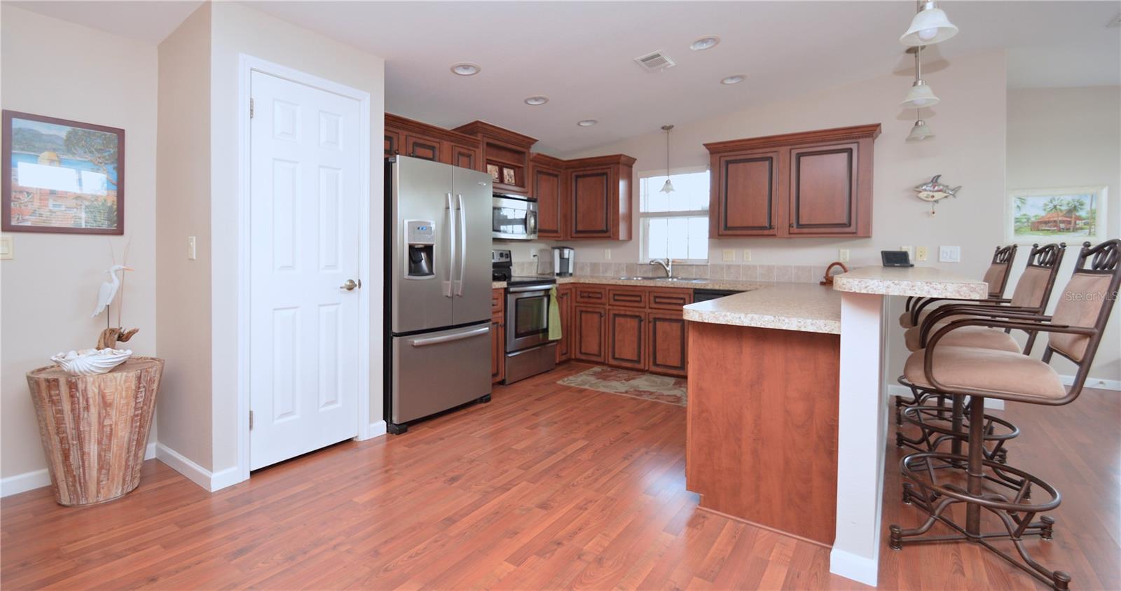 Image 6 of 31 For 717 Carefree