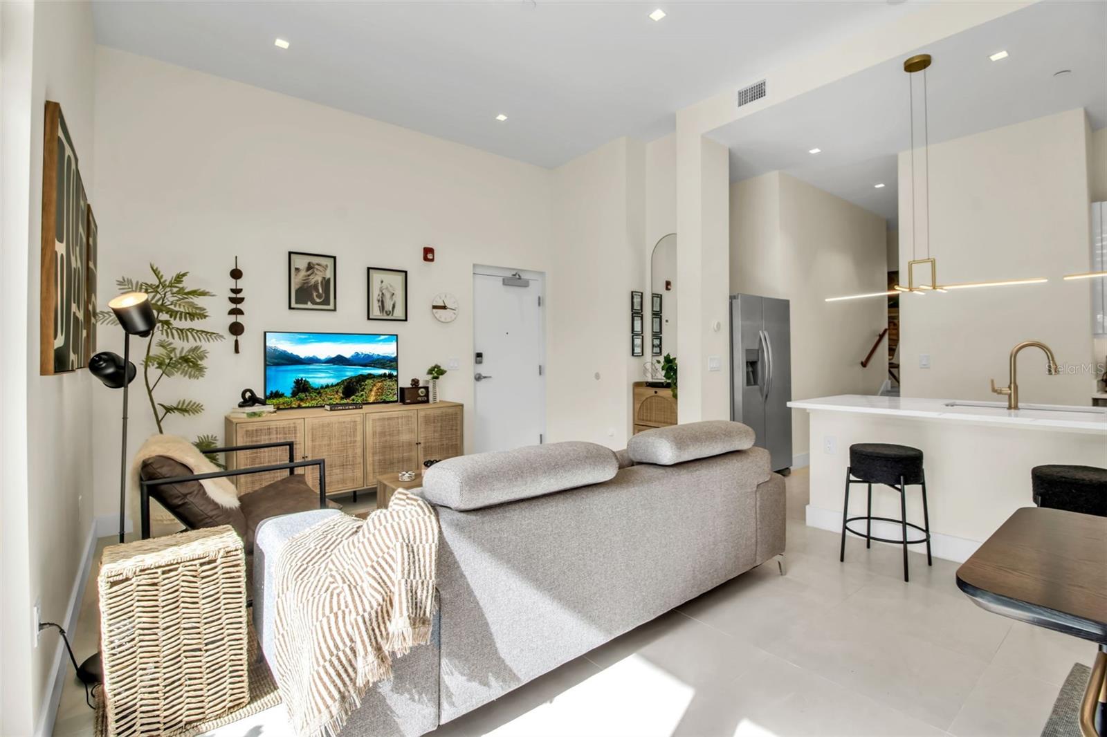 Image 12 of 44 For 1558 4th Street 208