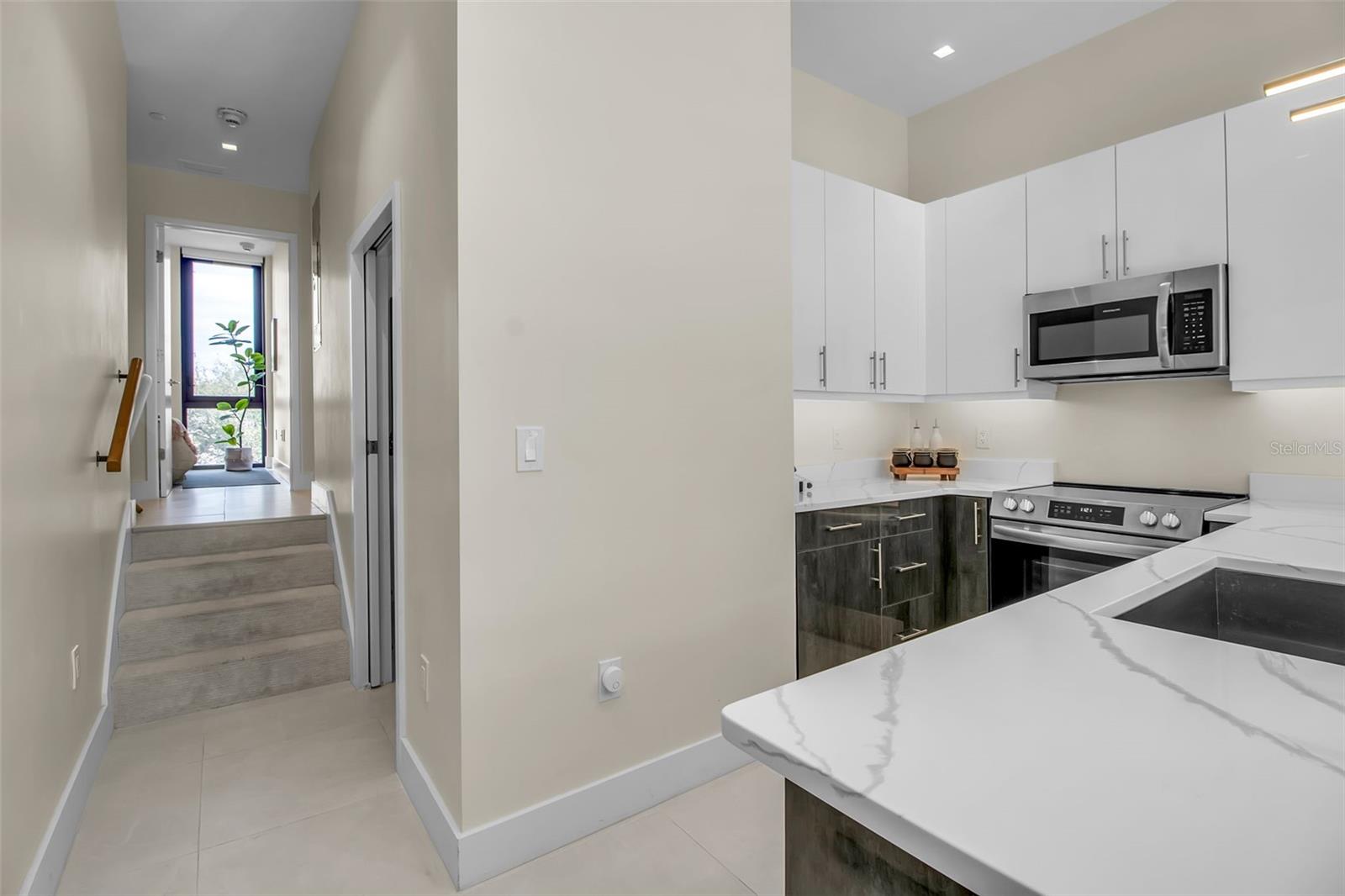 Image 19 of 44 For 1558 4th Street 208