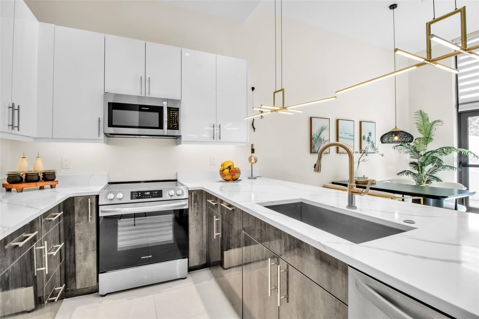 Image 22 of 44 For 1558 4th Street 208