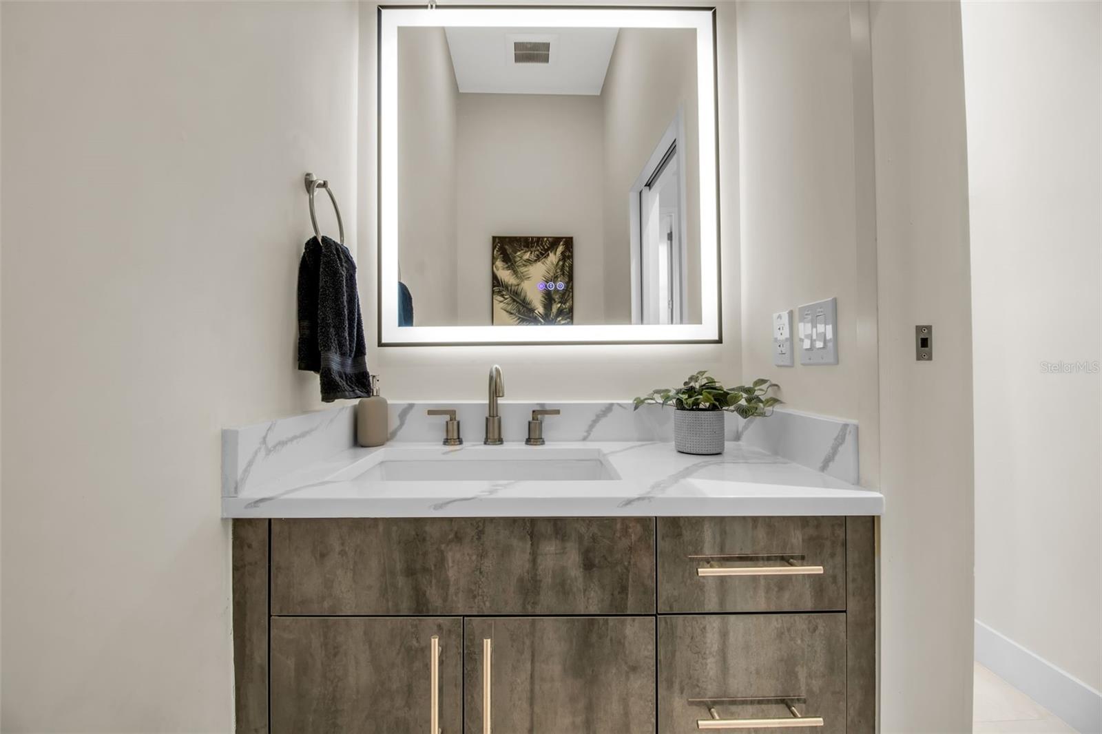 Image 25 of 44 For 1558 4th Street 208