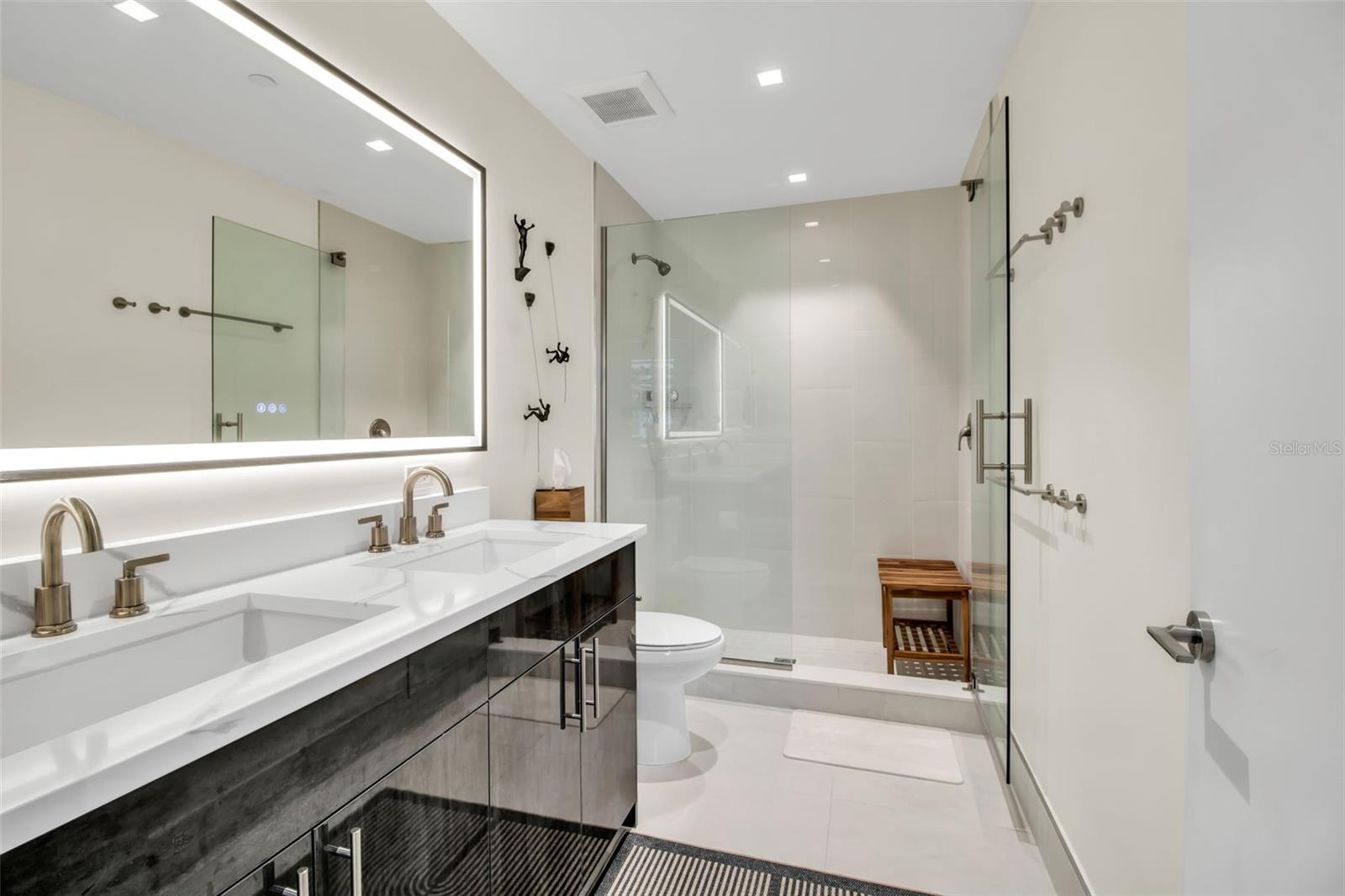 Image 31 of 44 For 1558 4th Street 208