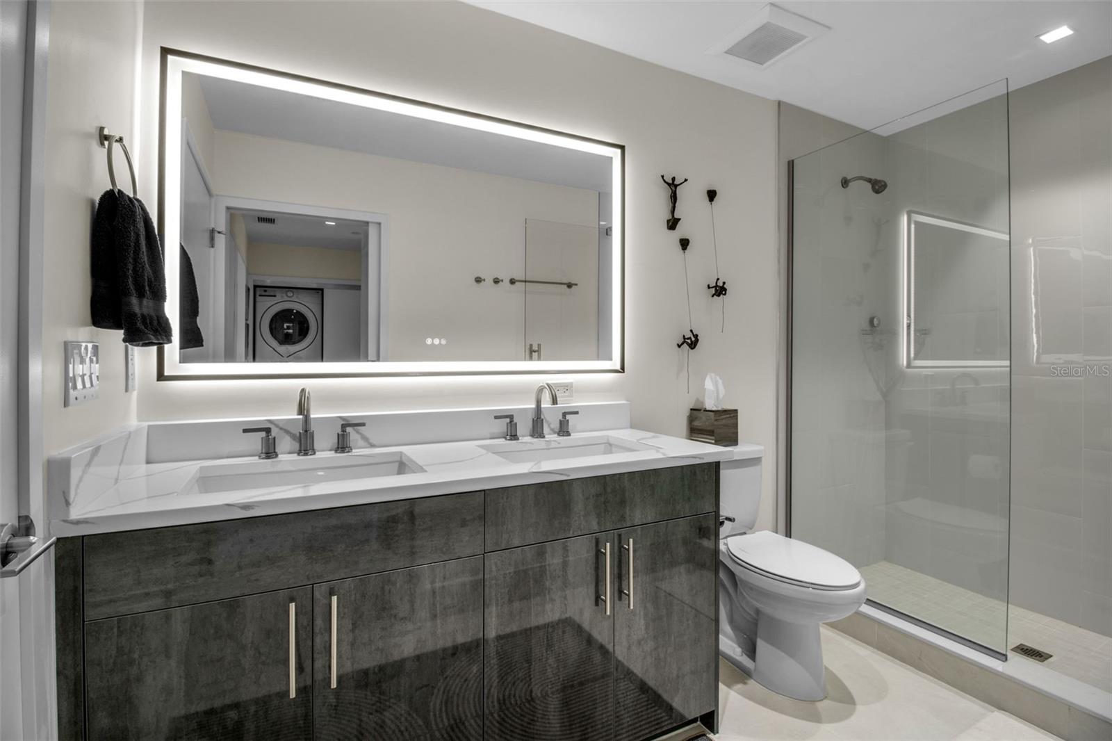 Image 33 of 44 For 1558 4th Street 208