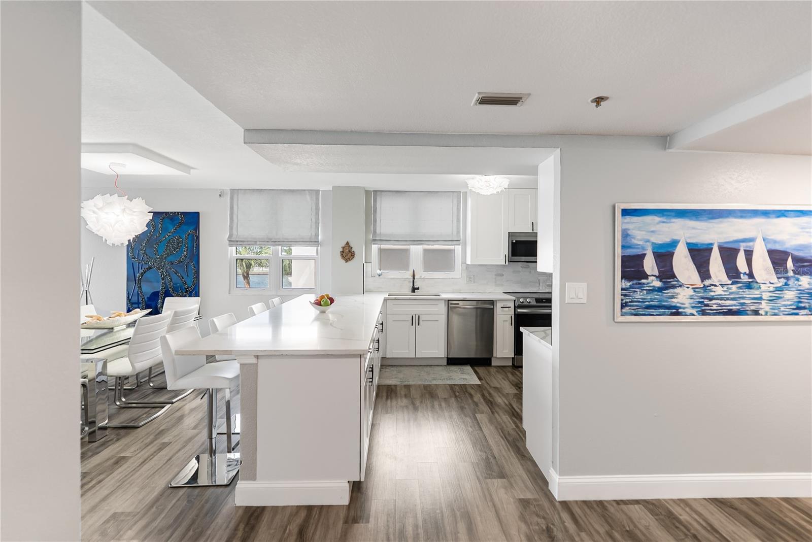 Image 4 of 71 For 97 Sunset Drive 201