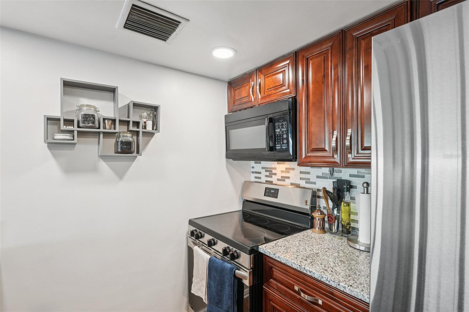 Image 17 of 27 For 1900 Clifford Street 701a