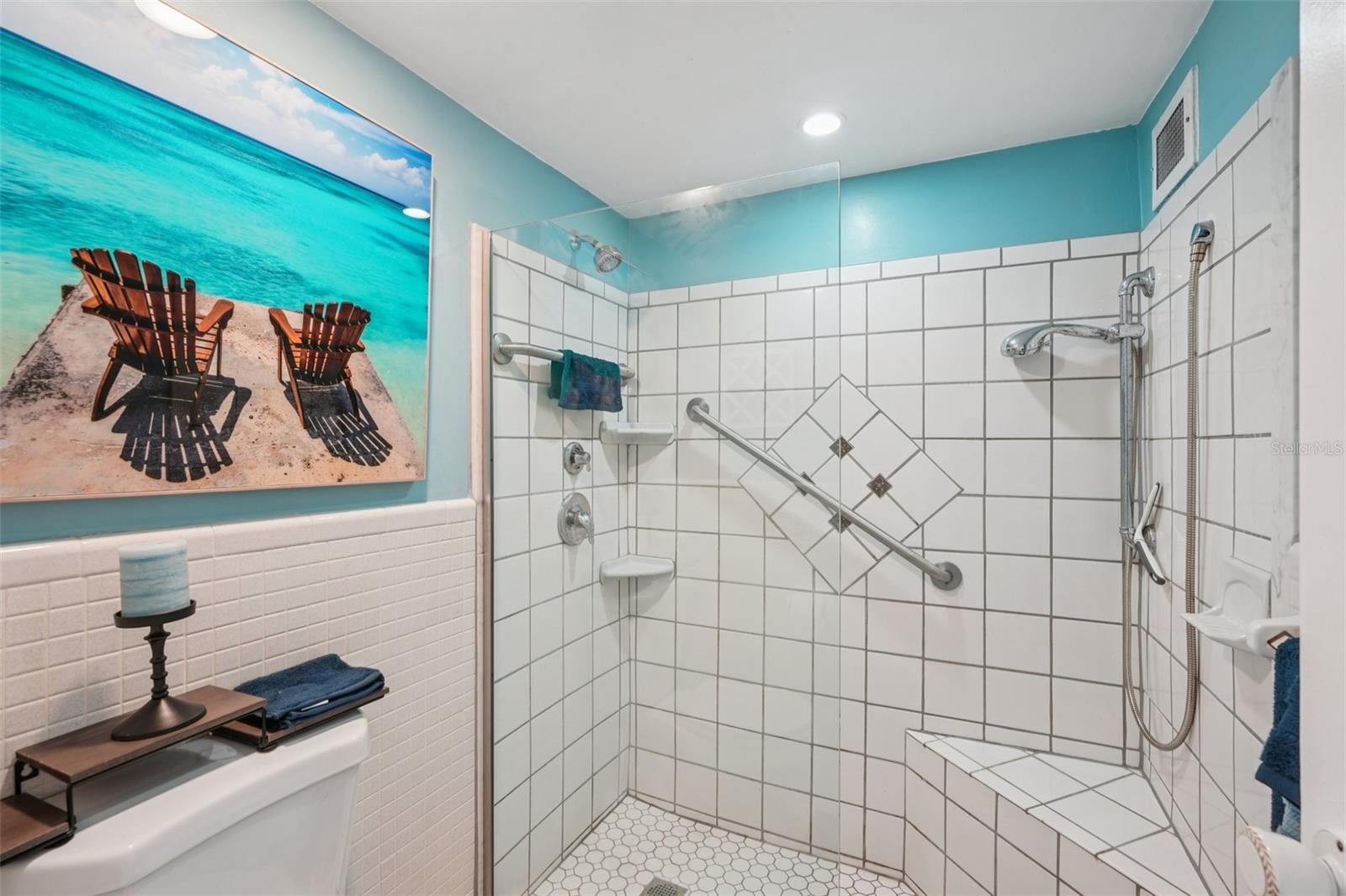 Image 21 of 27 For 1900 Clifford Street 701a