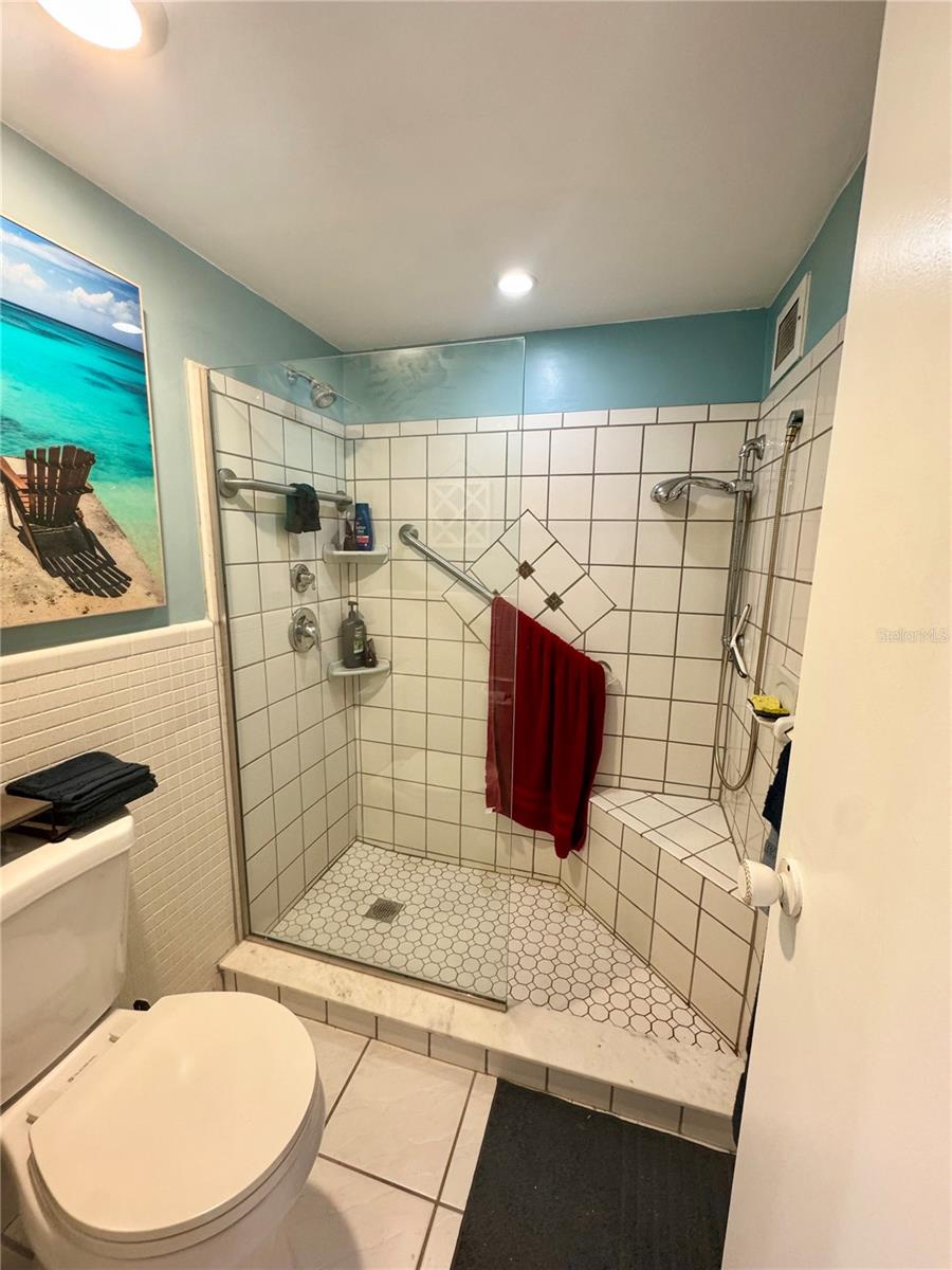 Image 5 of 9 For 1900 Clifford Street 701a