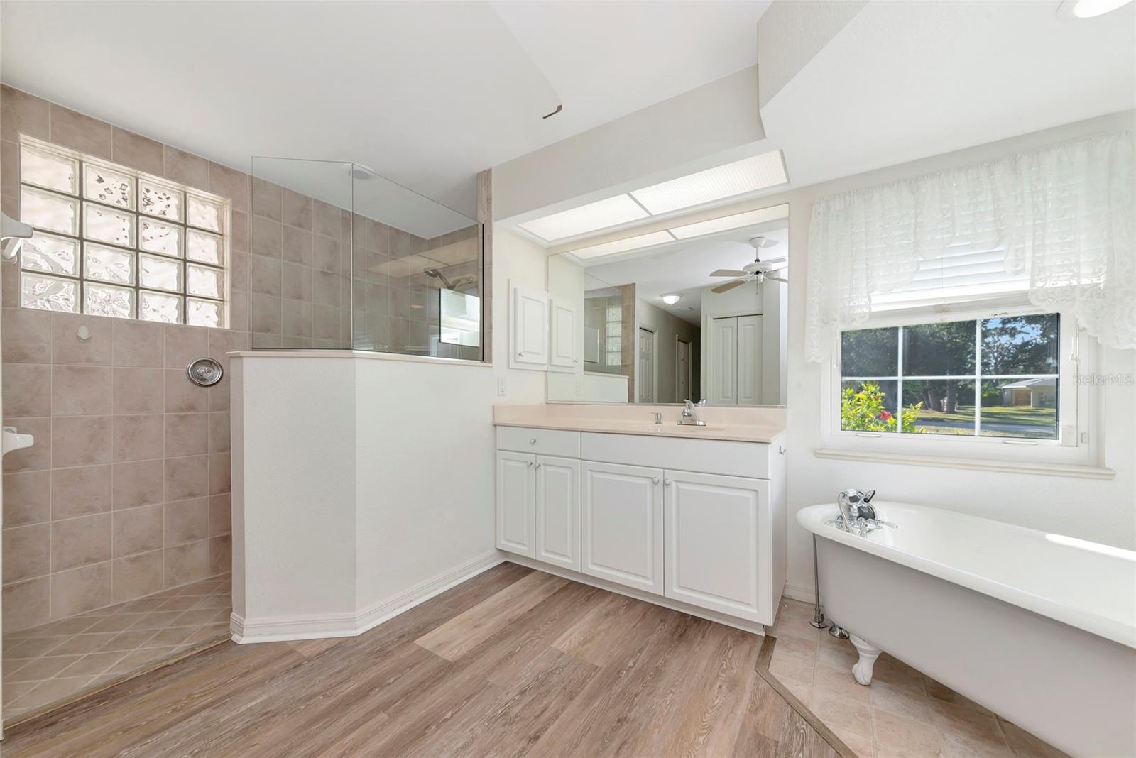 Image 10 of 45 For 1730 Hudson Street