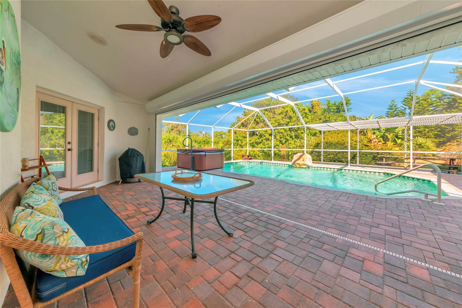 Image 28 of 45 For 1730 Hudson Street