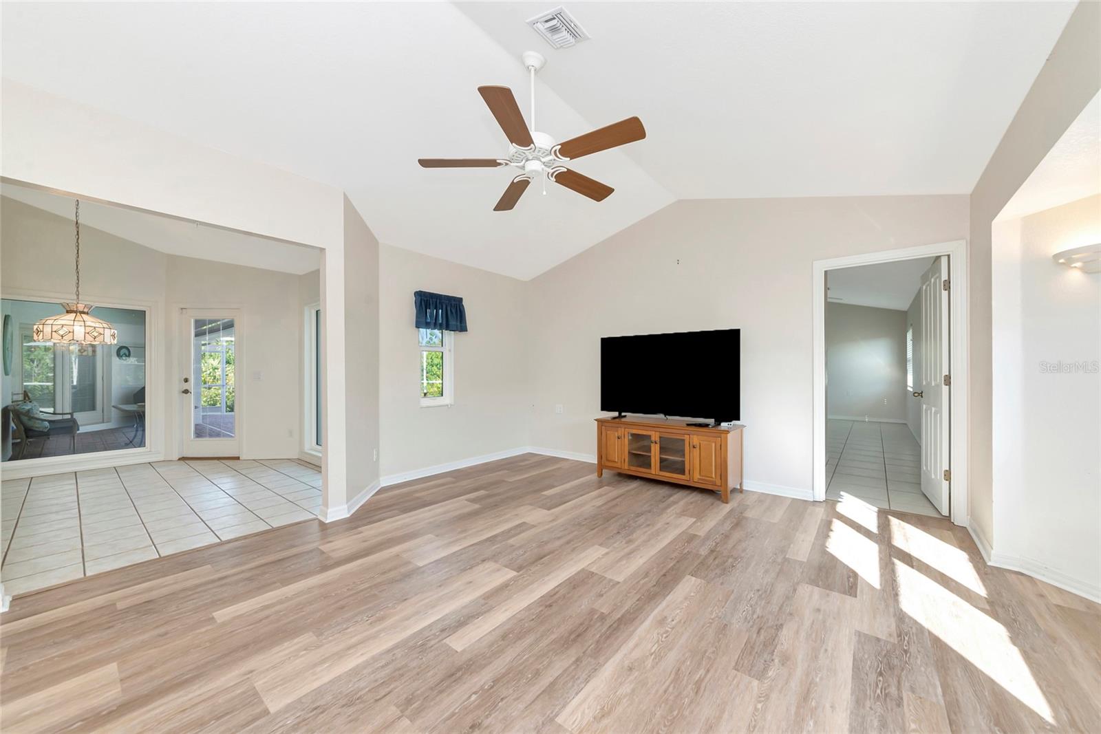 Image 32 of 45 For 1730 Hudson Street