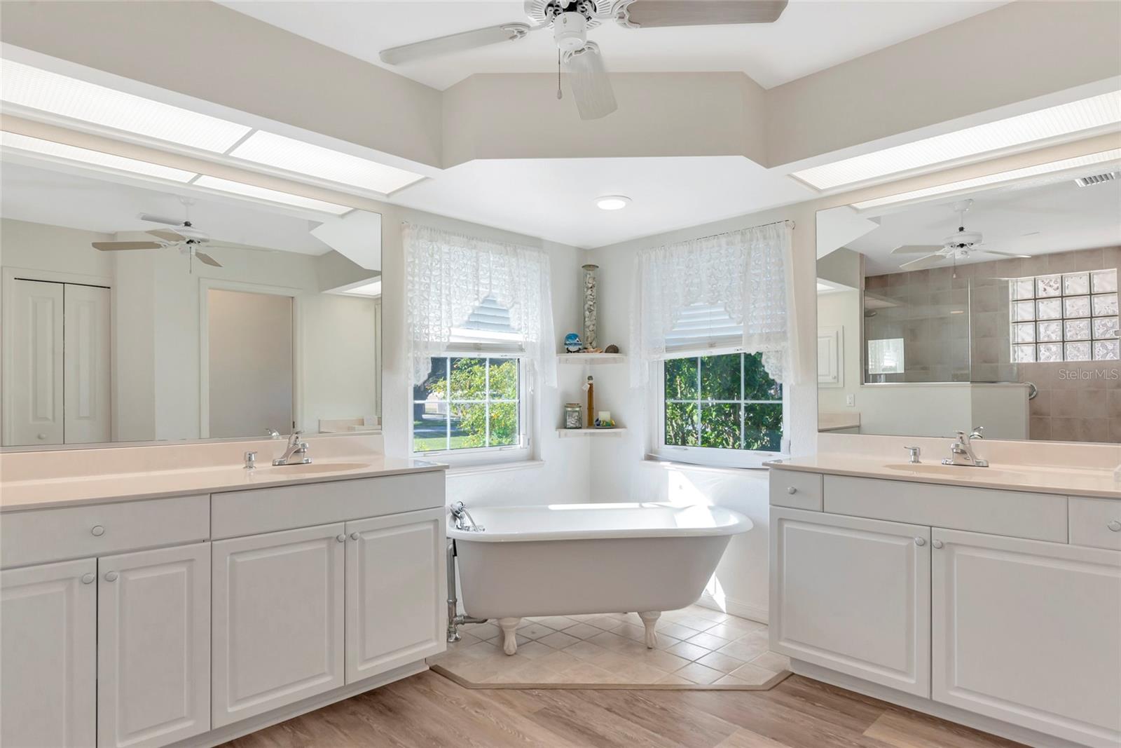 Image 4 of 45 For 1730 Hudson Street